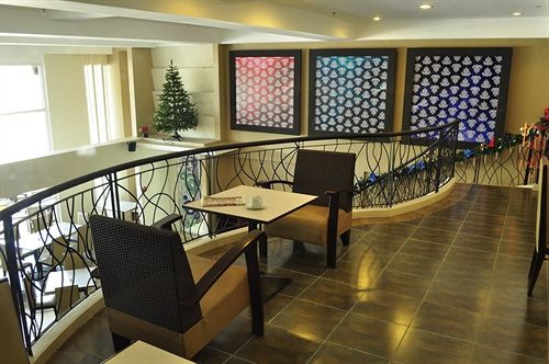 Отель East View