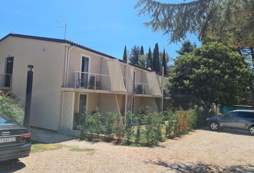 בית מלון כפרי Emaus