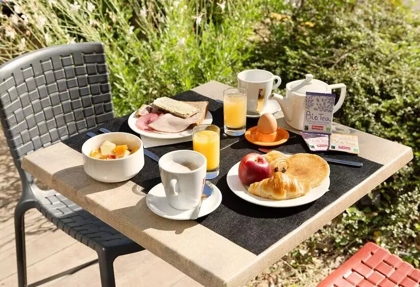 فندق Holiday Inn Express Marseille Airport, An Ihg