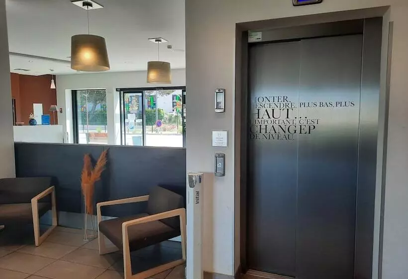 فندق Holiday Inn Express Marseille Airport, An Ihg