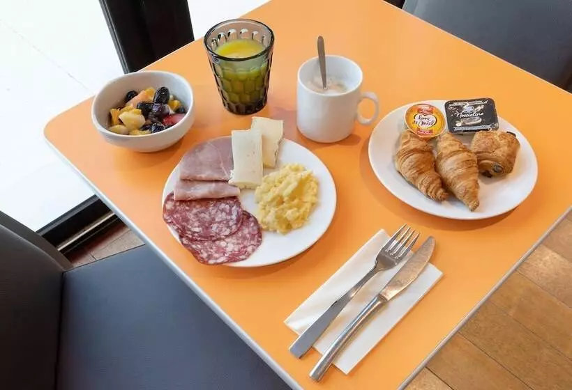 فندق Holiday Inn Express Marseille Airport, An Ihg