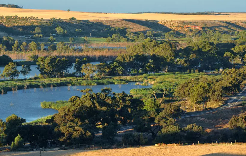 Отель Romantic Getaways At Riverview Rise Retreats