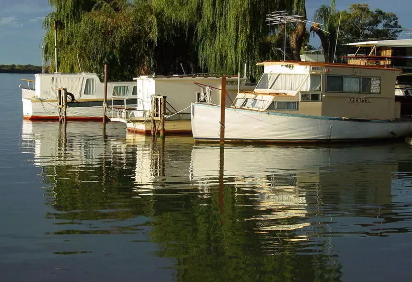 Отель Romantic Getaways At Riverview Rise Retreats