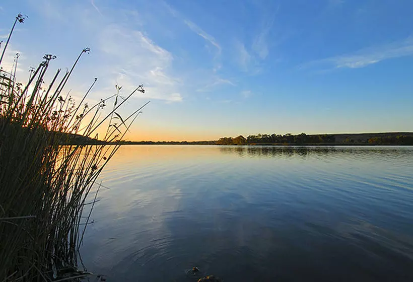 Отель Romantic Getaways At Riverview Rise Retreats