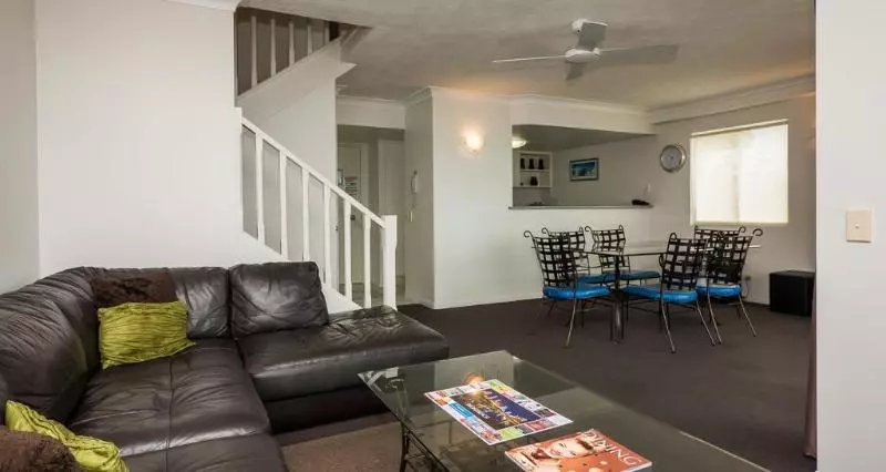 בית מלון כפרי San Mateo On Broadbeach