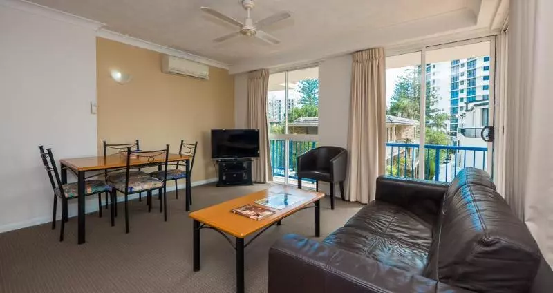 בית מלון כפרי San Mateo On Broadbeach