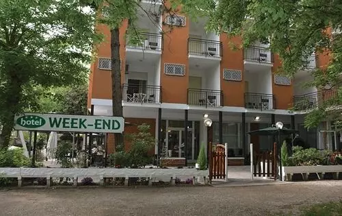 فندق Weekend
