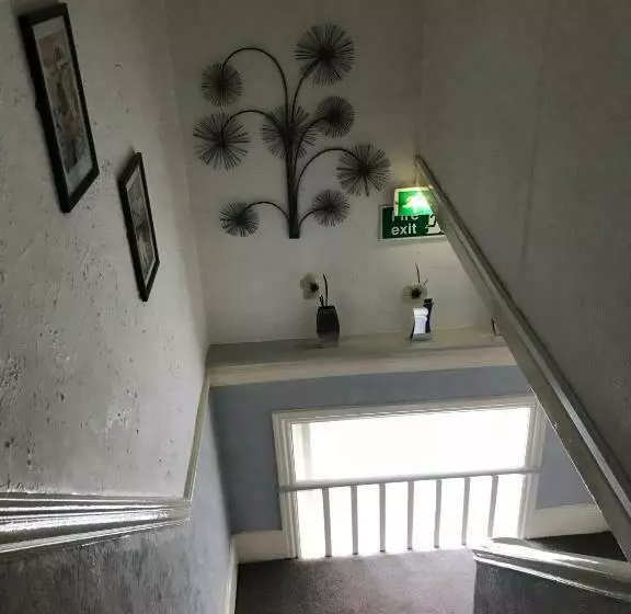 بنسيون The Westbourne House