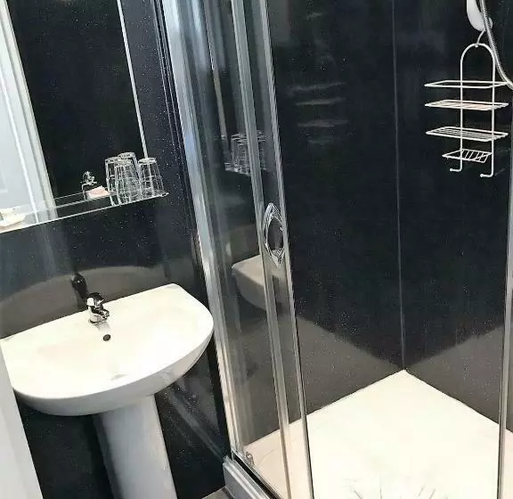 بنسيون The Westbourne House