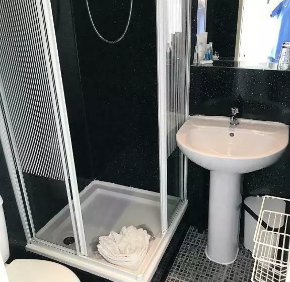 بنسيون The Westbourne House