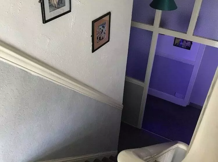 بنسيون The Westbourne House