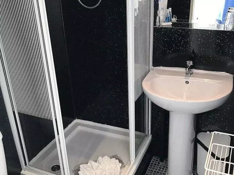 بنسيون The Westbourne House