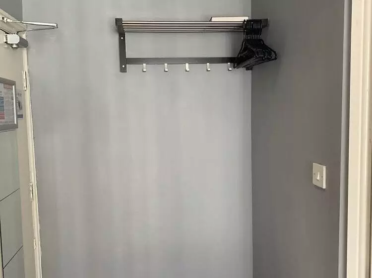 بنسيون The Westbourne House