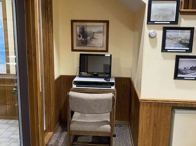 ホテル Amerivu Inn And Suites