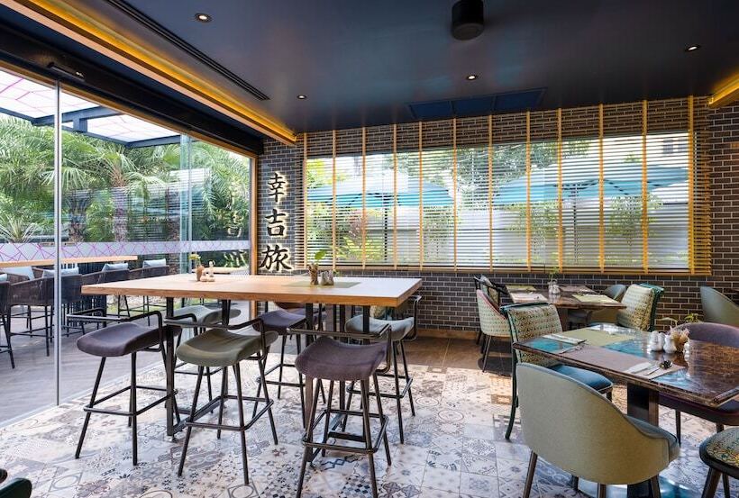 هتل Glow Mira Karon Beach