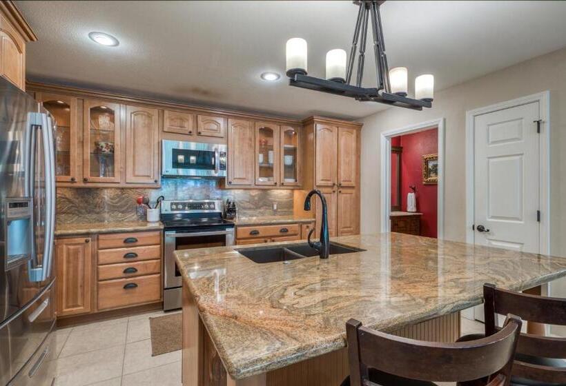 فندق Cedars West