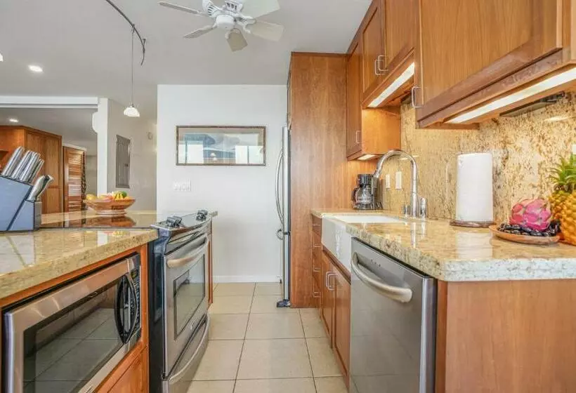 Hotelli Kuhio Shores 410