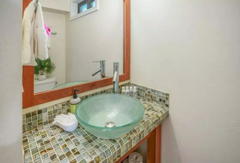 Hotelli Kuhio Shores 410