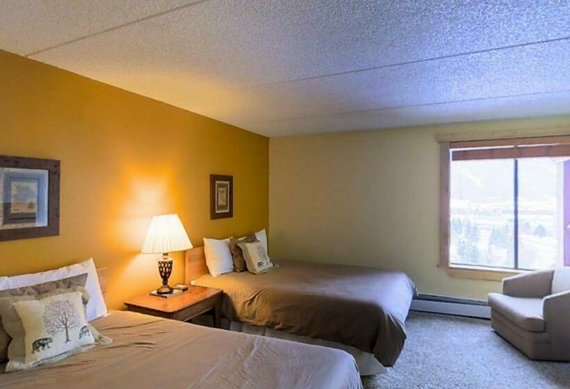 ホテル Village Square Room #633