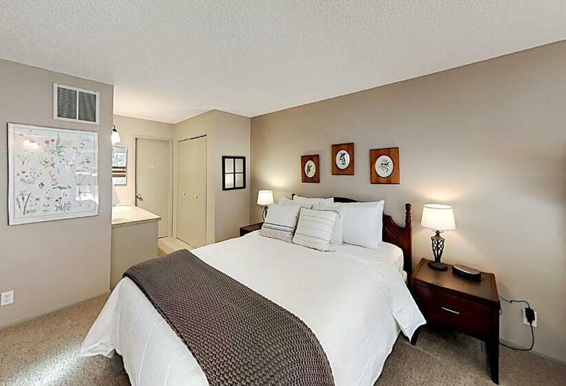 فندق 12 Tennis Village