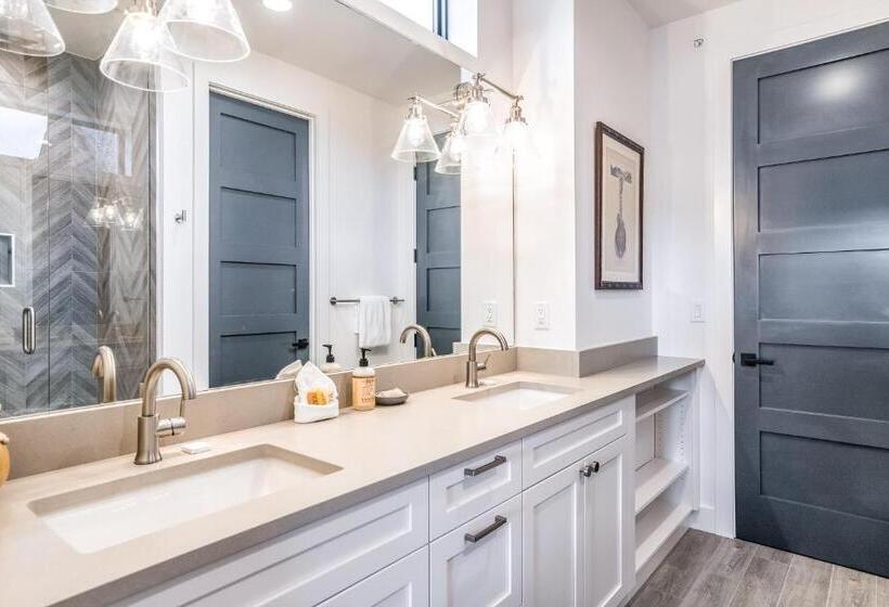 هتل Traverse 1462