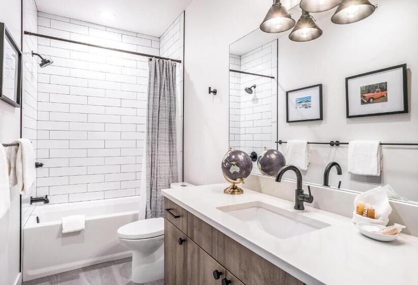 هتل Traverse 1462