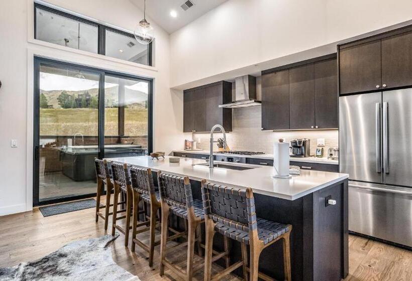 هتل Traverse 1462