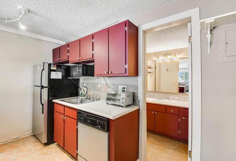 هتل Stover S Outpost