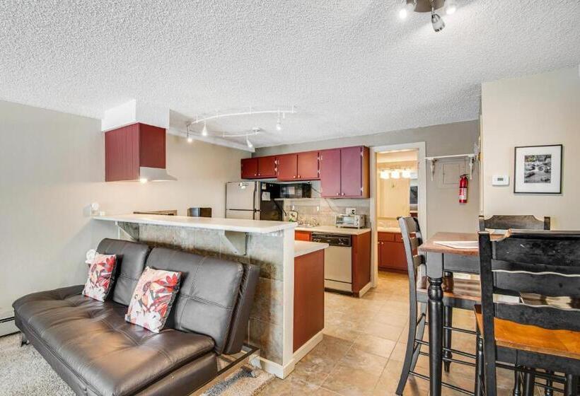 هتل Stover S Outpost