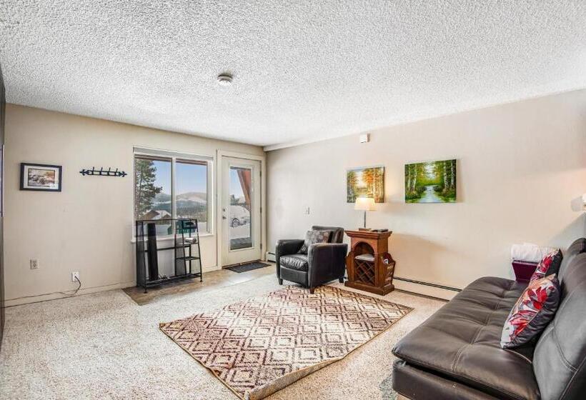 هتل Stover S Outpost