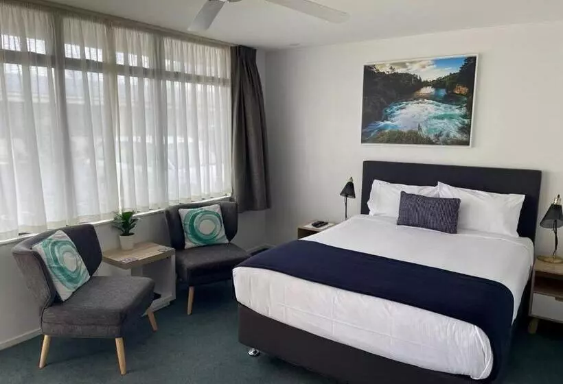 בית מלון כפרי Academy Motor Inn