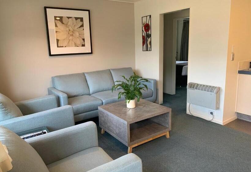 בית מלון כפרי Academy Motor Inn