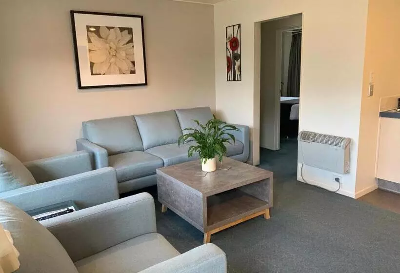 בית מלון כפרי Academy Motor Inn