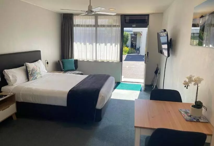 בית מלון כפרי Academy Motor Inn