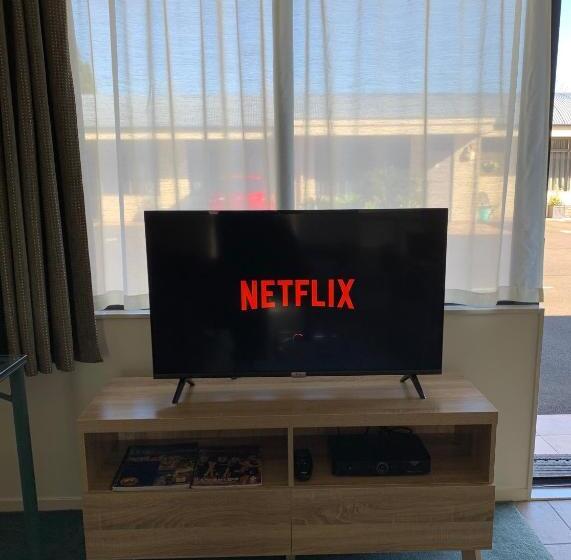 בית מלון כפרי Academy Motor Inn