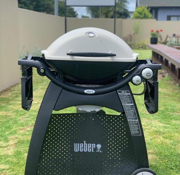 בית מלון כפרי Academy Motor Inn