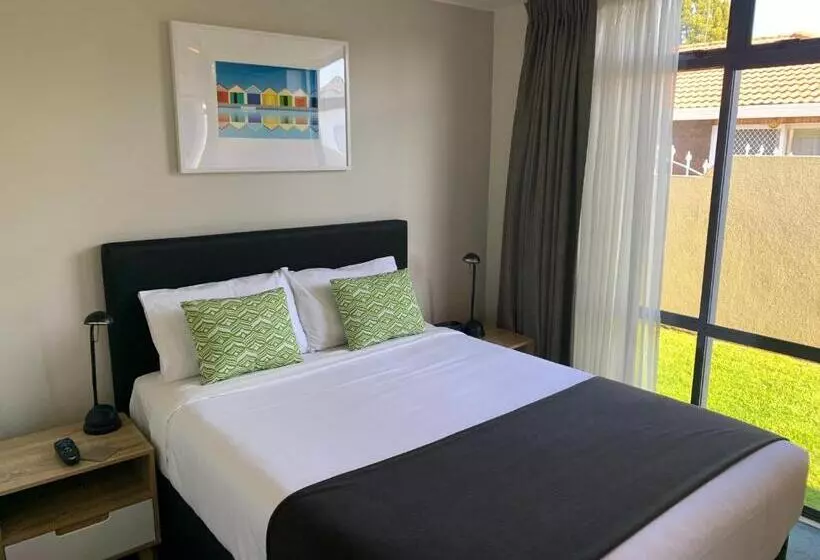 בית מלון כפרי Academy Motor Inn