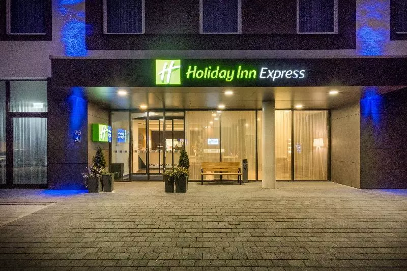 هتل Holiday Inn Express Friedrichshafen, An Ihg