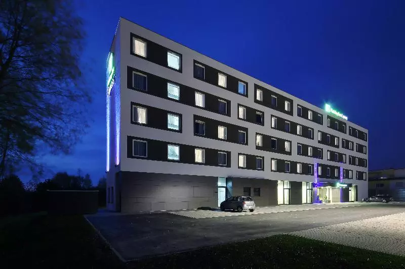 هتل Holiday Inn Express Friedrichshafen, An Ihg
