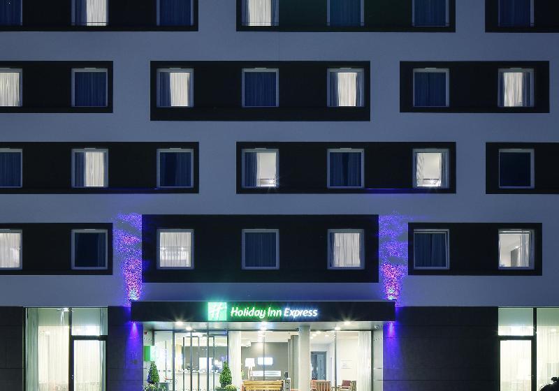 هتل Holiday Inn Express Friedrichshafen, An Ihg