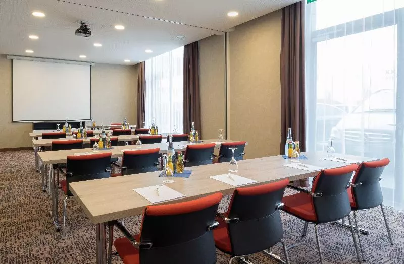 هتل Holiday Inn Express Friedrichshafen, An Ihg