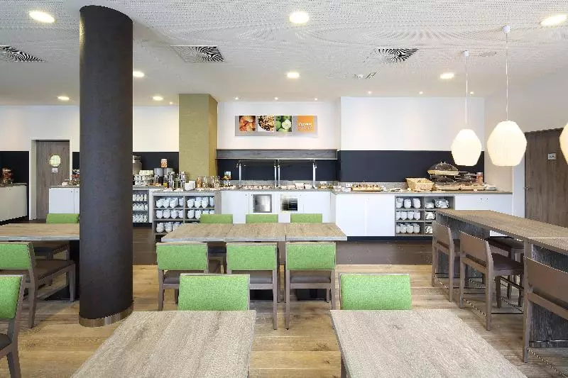 هتل Holiday Inn Express Friedrichshafen, An Ihg