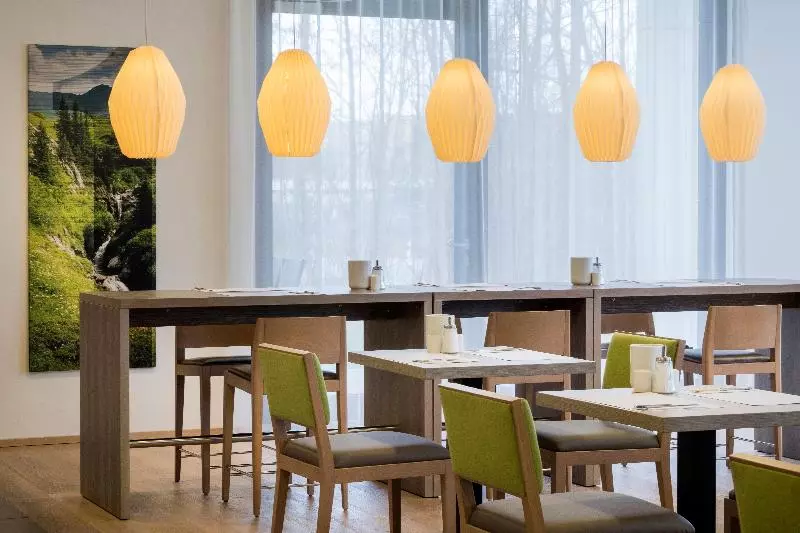 هتل Holiday Inn Express Friedrichshafen, An Ihg