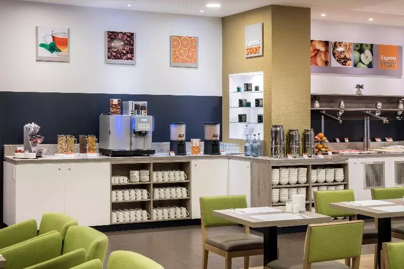 هتل Holiday Inn Express Friedrichshafen, An Ihg
