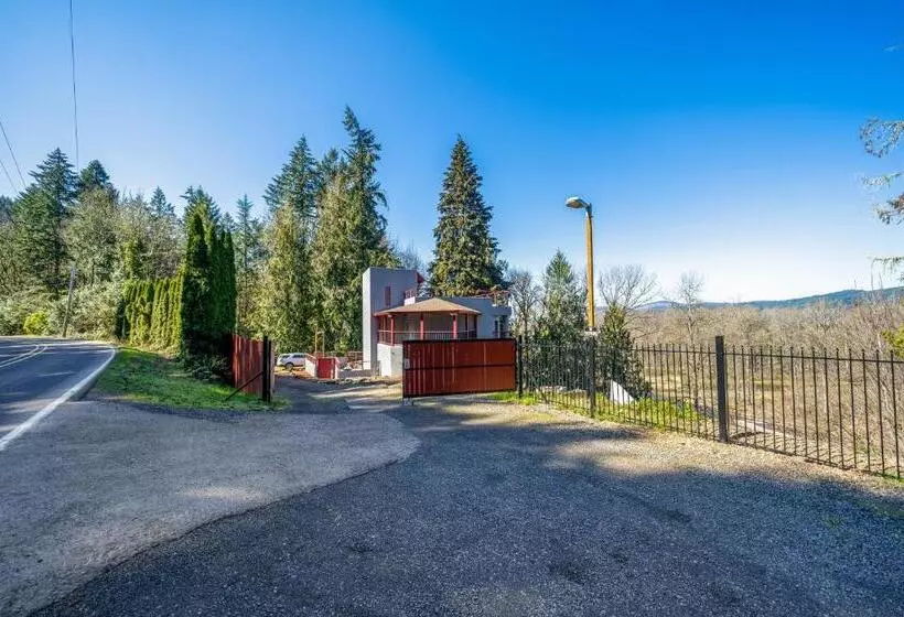 ホテル Mckenzie View Cottage