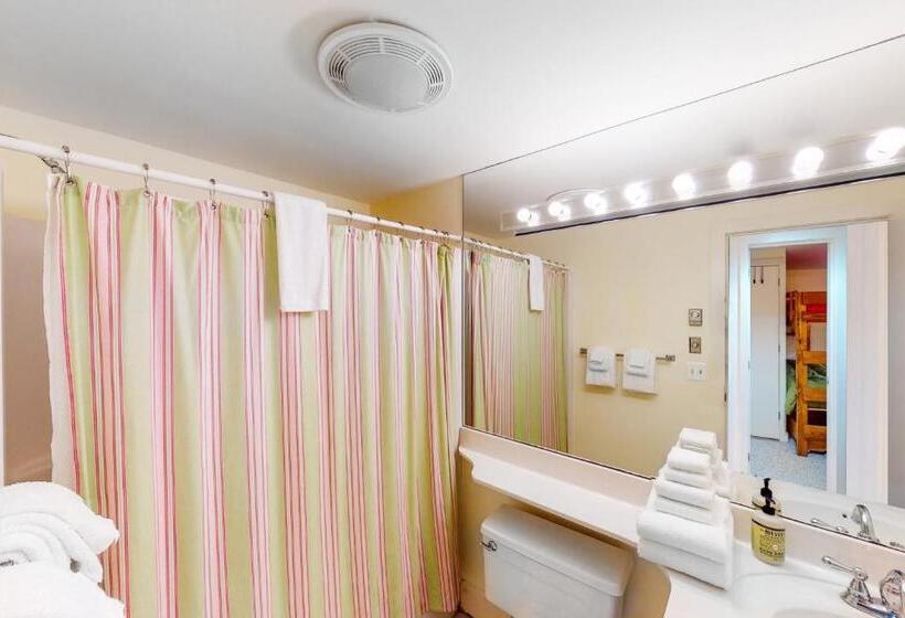 ホテル Bromley Village   Clovers 767a