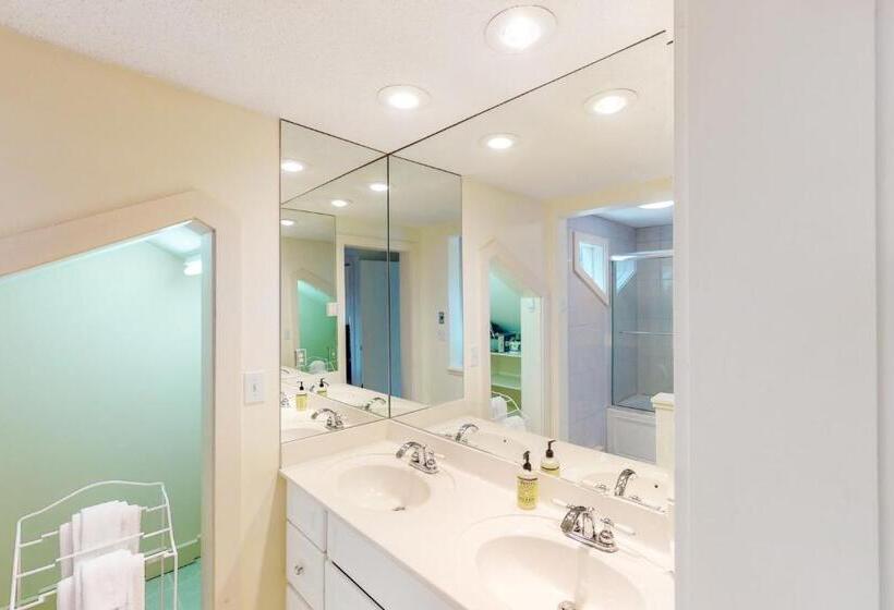 ホテル Bromley Village   Clovers 767a