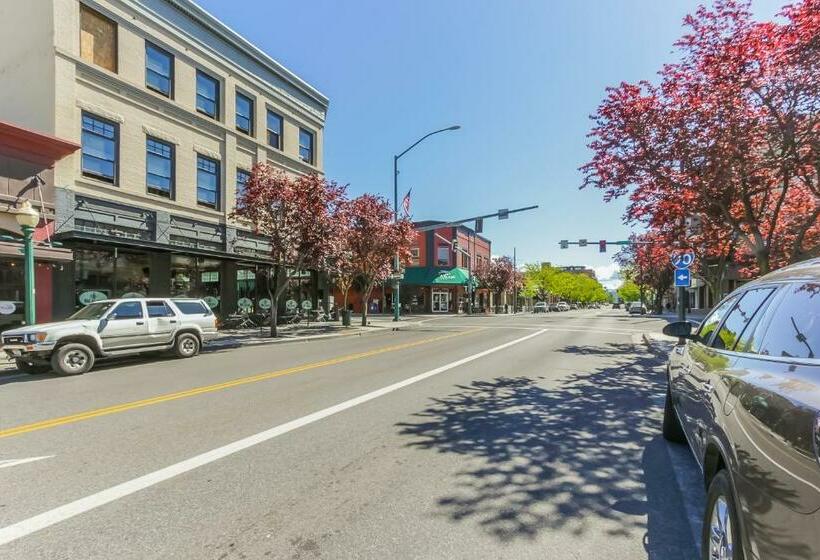 호텔 Astounding Arrow Point