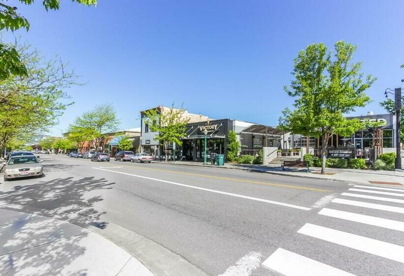 호텔 Astounding Arrow Point