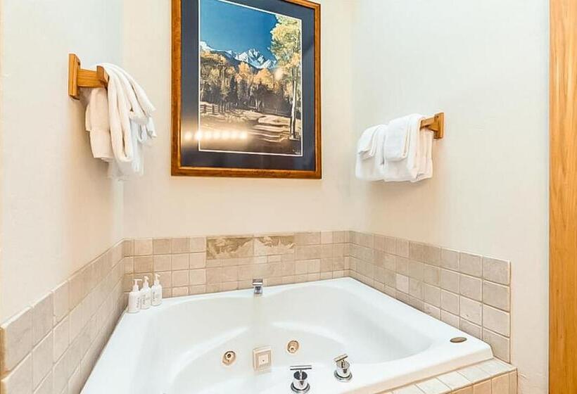 فندق Cimarron Mountain Retreat